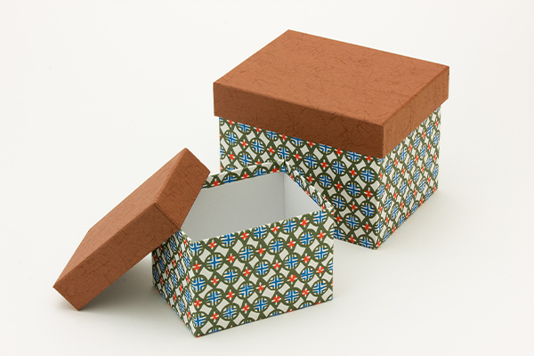 貼り箱・紙箱なら 万木紙器工業所にお任せください！